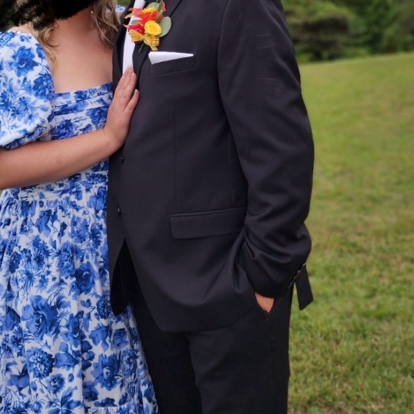 Suit - Picture 1 of 7